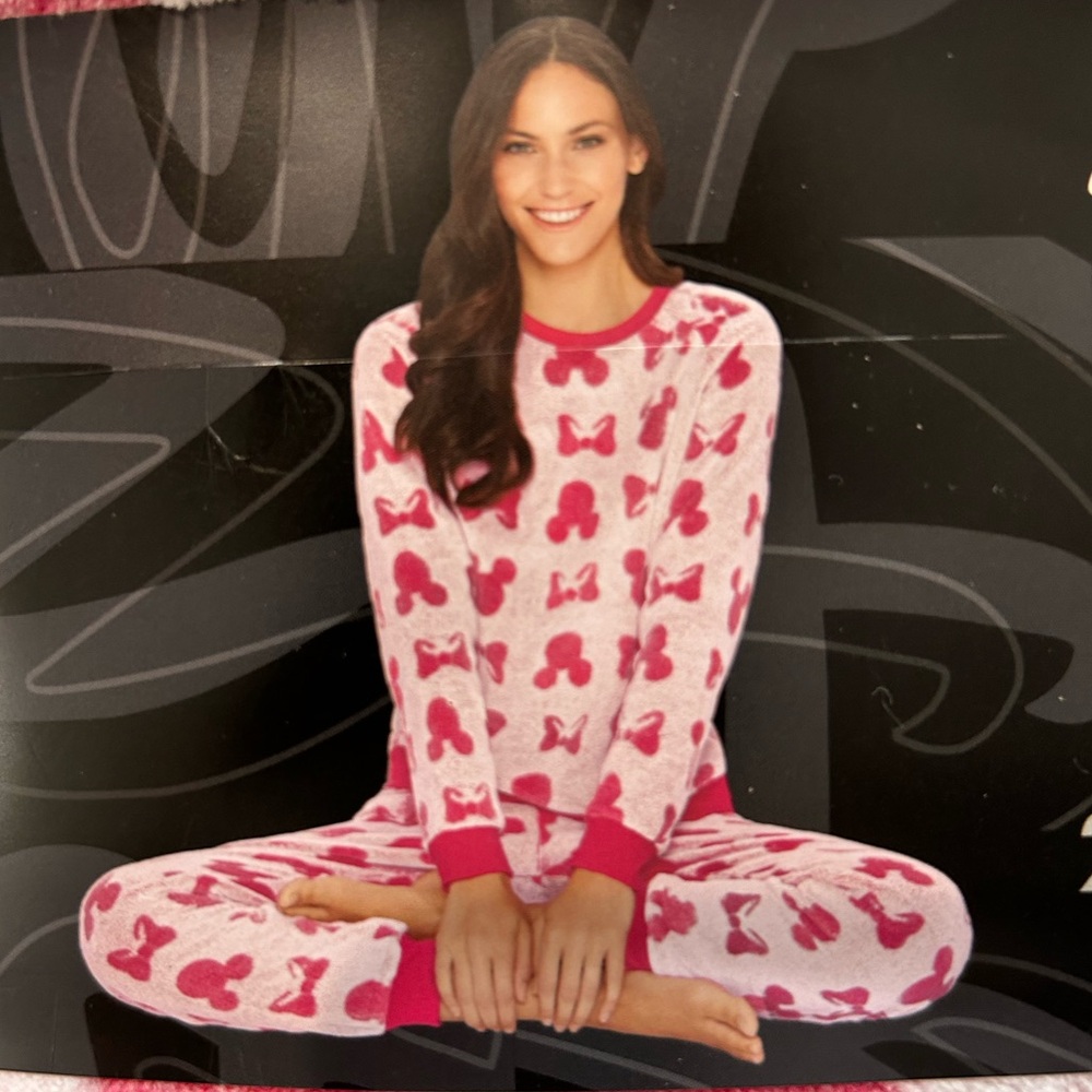 BRAND NEW!  Disney Pink Minnie 2 PC Jogger Lounge Set Women’s size XL